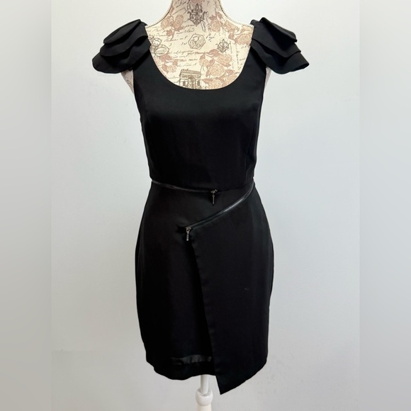 BCBGENERATION Black layered cap sleeve mini sheath dress w/ zipper detail size 6 - Picture 1 of 15
